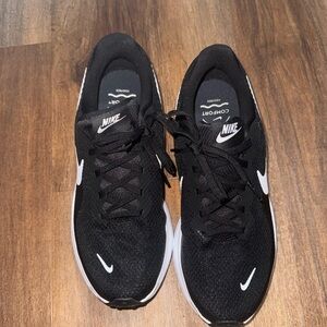 Men’s Nike Black and White Revolution 8. Size 10